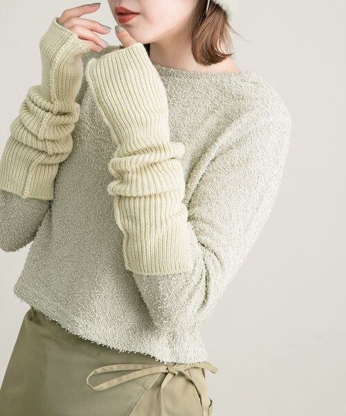 KBF（ケイビーエフ）の「スリットリブアームウォーマー（ベルト・レディース・BEIGE/CHARCOAL/CAMEL・one）」の3枚目の写真