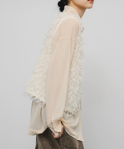 KBF（ケイビーエフ）の「チュールフリンジトップス（ベスト・レディース・IVORY/BLACK・one）」の6枚目の写真