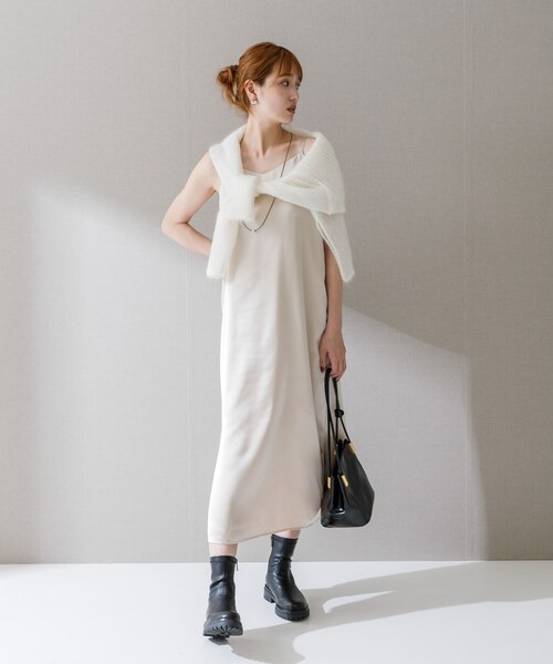 URBAN RESEARCH ROSSO（アーバンリサーチロッソ）の「サテンキャミワンピース（ワンピース・レディース・KHK.BROWN/L.BEIGE/BLUEGRAY・FREE）」の21枚目の写真