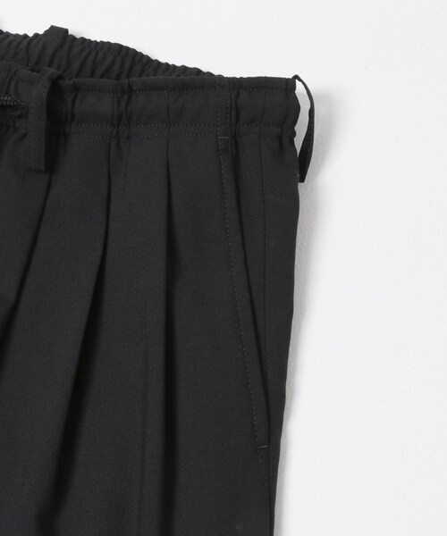 URBAN RESEARCH（アーバンリサーチ）の「MARKAWARE　TRIPLE PLEATED EASY TR（その他パンツ・メンズ・BEIGE/CHARCOAL/BLACK・1/2）」の9枚目の写真