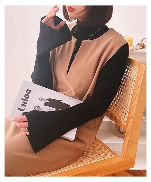 nissen（ニッセン）の「袖フレアハイネックニット（ニット/セーター・レディース・クロ/キナリ/クロ×オフ・F）」の4枚目の写真