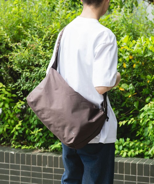 URBAN RESEARCH DOORS（アーバンリサーチドアーズ）の「『別注』YAKPAK×DOORS　SHOULDER BAG M（ショルダーバッグ・メンズ・BLACK/CHARCOAL/BROWN/WHITE・-）」の16枚目の写真