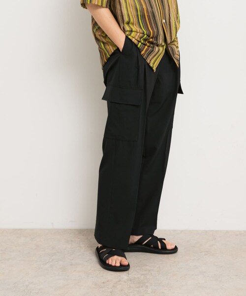 SENSE OF PLACE by URBAN RESEARCH(センスオブプレイスバイアーバンリサーチ)の「テックセンタープレスカーゴスラックス(その他パンツ・メンズ・BLACK/KHAKI・M/L)」の3枚目の写真
