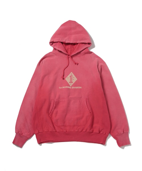 ADAM ET ROPE'(アダムエロペ)の「【BOWWOW/バウワウ】1ST MARINE DIVISION HOODIE AGEING(パーカー・メンズ・レッド・L/M/XL)」の1枚目の写真