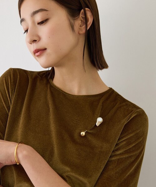 ROPE'(ロペ)の「チョーカーコード付きシアーベロアTシャツ/イージーケア(Tシャツ/カットソー・レディース・オフホワイト/ブラウン/キャメル・36/38)」の21枚目の写真