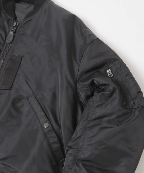 URBAN RESEARCH DOORS(アーバンリサーチドアーズ)の「marka MA-1(ミリタリージャケット・メンズ・SAGE GREEN/BLACK・2/3)」の10枚目の写真