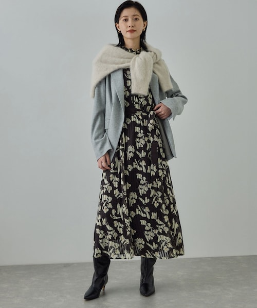 ROPE'（ロペ）の「フラワープリントタックワンピース/イージーケア（ワンピース・レディース・ダークブラウン系/オレンジ系・F）」の4枚目の写真