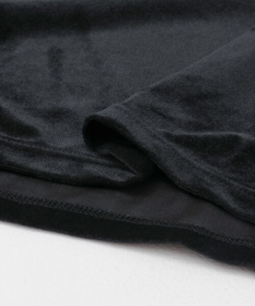 URBAN RESEARCH ROSSO（アーバンリサーチロッソ）の「シアーベロアスリットデザインカットソー（Tシャツ/カットソー・レディース・BLACK/GREIGE/L.MINT・FREE）」の17枚目の写真