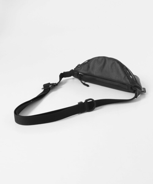 URBAN RESEARCH(アーバンリサーチ)の「『別注』BAGJACK×URBS LEATHER HIP BAG(ボディバッグ/ウエストポーチ・メンズ・BLACK・Free)」の11枚目の写真