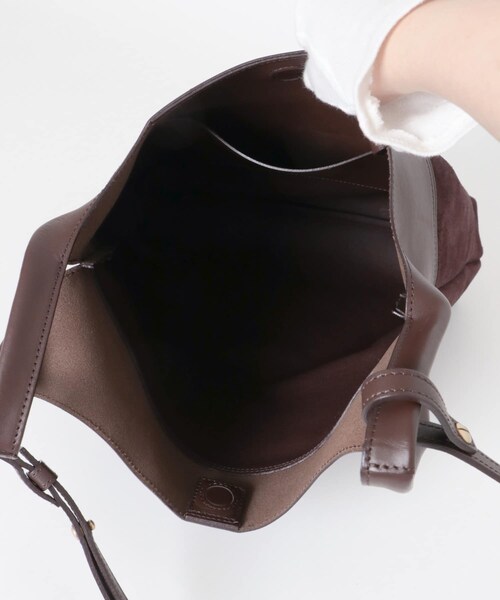 URBAN RESEARCH(アーバンリサーチ)の「MARROW SUEDE SHOPPER LARGE(ショルダーバッグ・レディース・BURGUNDY・-)」の8枚目の写真
