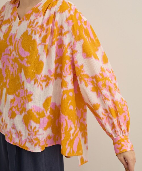 ROPE'（ロペ）の「【DEVEAUX（デヴォー）】別注ボカシフラワーボリュームスリーブブラウス/洗える（シャツ/ブラウス・レディース・ブラウン系/オレンジ系・F）」の20枚目の写真