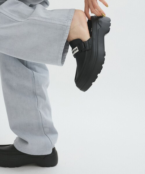 ADAM ET ROPE'(アダムエロペ)の「【HUNTER for ADAM ET ROPE'】別注 LOAFER MULE(レインシューズ・レディース・ブラック/キナリ・23/24/25)」の22枚目の写真