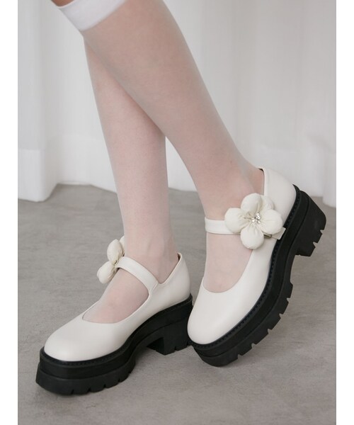 CALNAMUR（カルナムール）の「2WAY FLOWER CLIP PLATFORM LOAFERS/2WAYフラワークリッププラットフォームローファー（ローファー・レディース・ホワイト/ブラック・S/M/L）」の8枚目の写真