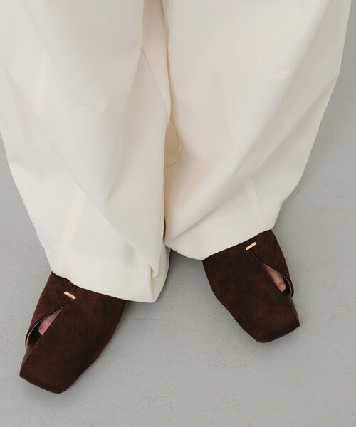 SENSE OF PLACE by URBAN RESEARCH(センスオブプレイスバイアーバンリサーチ)の「Vカットアシンメトリーパンプス(パンプス・レディース・BLACK/BROWN・S/M/L)」の18枚目の写真