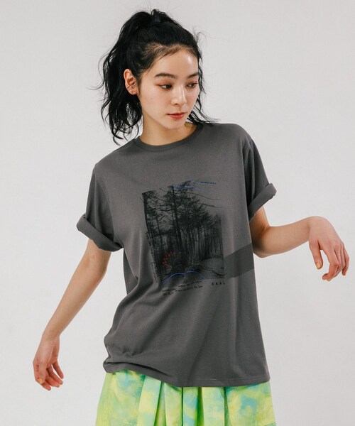 EKAL（エカル）の「フォトプリントショートスリーブTシャツ（Tシャツ/カットソー・レディース・ホワイト/ベージュ/グレー・One）」の20枚目の写真