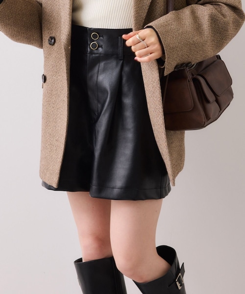 VIS(ビス)の「レザーショートパンツ(その他パンツ・レディース・ブラック/キャメル・F)」の8枚目の写真