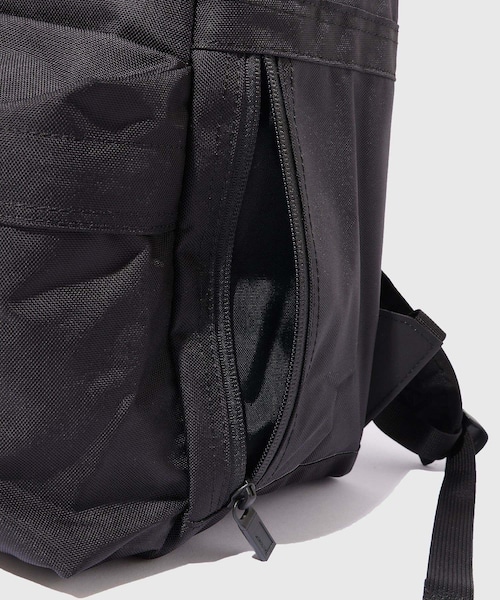 ADAM ET ROPE'（アダムエロペ）の「【MONOLITH/モノリス】BACKPACK STANDARD S（バックパック/リュック・メンズ・ブラック/ライトグレー・F）」の11枚目の写真