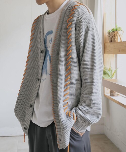 SENSE OF PLACE by URBAN RESEARCH（センスオブプレイスバイアーバンリサーチ）の「『ユニセックス』ブランケットステッチカーディガン（カーディガン/ボレロ・メンズ・L.GRAY/NAVY/PURPLE・M/L）」の13枚目の写真