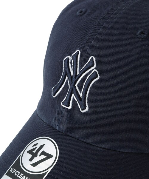 ADAM ET ROPE'（アダムエロペ）の「【Sporty&Rich(スポーティー アンド リッチ)】Yankees Serif Outline Hat（キャップ・レディース・ネイビー・F）」の7枚目の写真