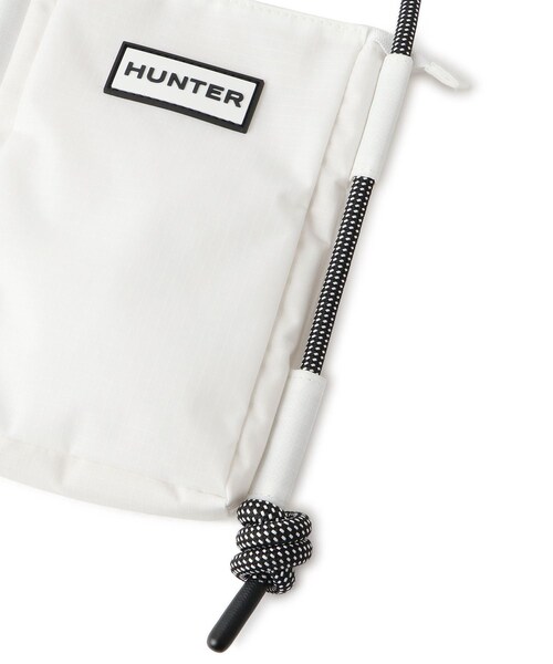 ADAM ET ROPE'(アダムエロペ)の「【HUNTER for ADAM ET ROPE'】別注トラベルフォンポーチ(ショルダーバッグ・レディース・ブラック/ホワイト・F)」の20枚目の写真