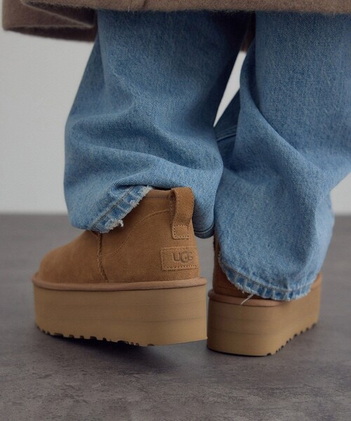 ADAM ET ROPE'（アダムエロペ）の「【UGG(アグ)】クラシック ウルトラ ミニ プラットフォーム（ブーツ・レディース・ブラック/キャメル系・22.0/23.0/24.0/25.0）」の15枚目の写真