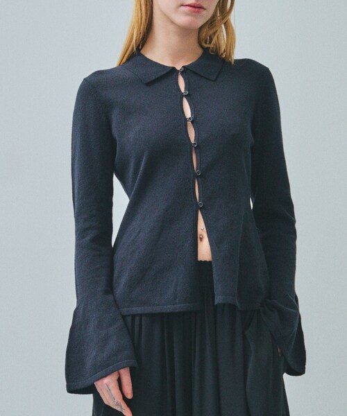 ROPE'（ロペ）の「【一部店舗限定】【REALM（レルム）】FLARE SLEEVE KNIT｜襟付きニットカーディガン（カーディガン/ボレロ・レディース・チャコール/ブラック/ホワイト・38）」の17枚目の写真