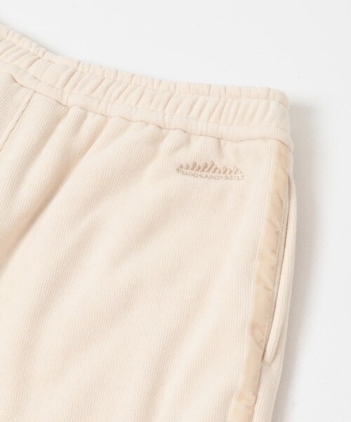 URBAN RESEARCH(アーバンリサーチ)の「『別注』THOUSAND MILE×URBAN RESEARCH KNIT FLEECE FLARE PANTS(その他パンツ・レディース・OFF WHITE/BLACK・M/L)」の5枚目の写真