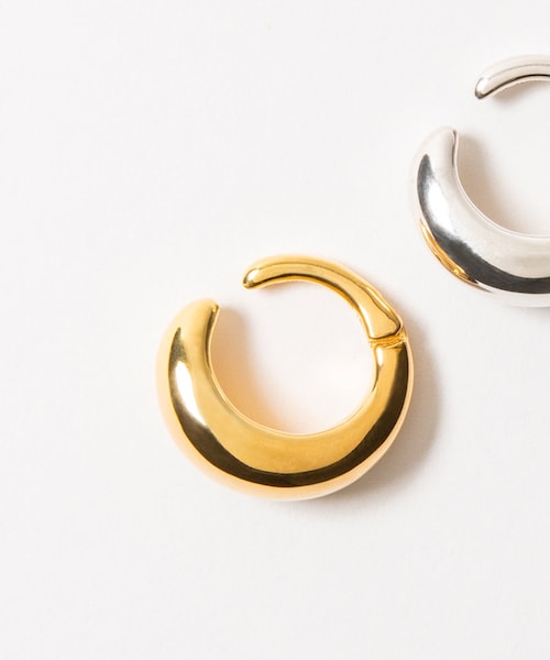 ADAM ET ROPE'(アダムエロペ)の「【KNOWHOW JEWELRY(ノウハウジュエリー)】Moon M(イヤリング・レディース・ゴールド・F)」の4枚目の写真