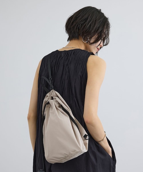 ADAM ET ROPE'（アダムエロペ）の「【WEB限定】2WAYナップサック / 撥水（バックパック/リュック・レディース・ブラック/ベージュ系・F）」の7枚目の写真