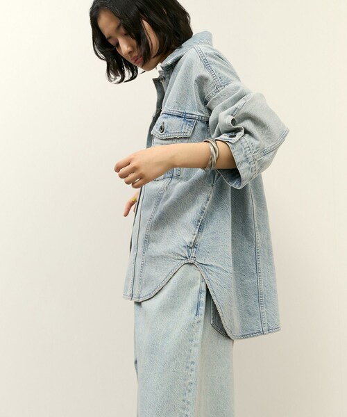 ADAM ET ROPE'(アダムエロペ)の「【サステナブル】シャツライクGジャン(デニムジャケット・レディース・ブルー系/サックス・36/38)」の18枚目の写真