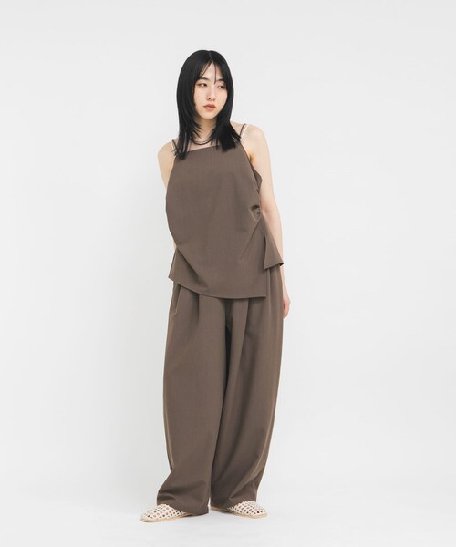 KBF（ケイビーエフ）の「ドレープキャミソールSETパンツ（セットアップ・レディース・BROWN/BLACK/BEIGE・One）」の21枚目の写真