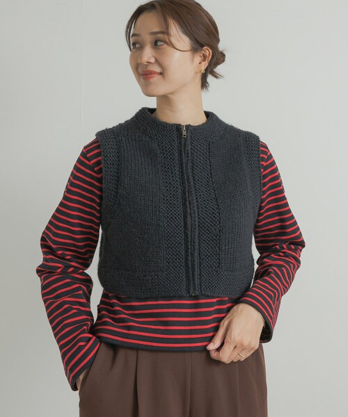 URBAN RESEARCH DOORS(アーバンリサーチドアーズ)の「『別注』KHWOPA SPIRIT×DOORS ショート丈ZIPベスト(ニット/セーター・レディース・グレー/レッド/ネイビー・one)」の10枚目の写真