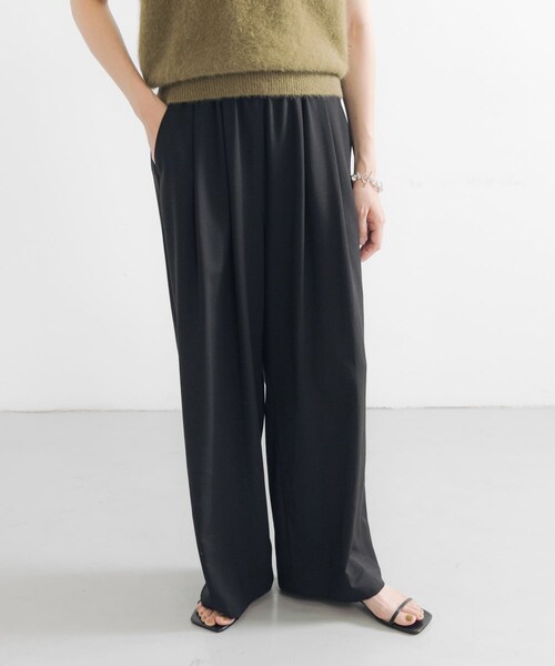 URBAN RESEARCH（アーバンリサーチ）の「『3サイズ展開』『イージーケア』タックギャザーストレートパンツ（その他パンツ・レディース・SAND BEG/CHARCOAL/BLACK/STRIPE・36/38/40）」の13枚目の写真