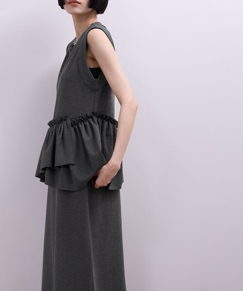 ADAM ET ROPE'(アダムエロペ)の「【WEB限定】ペプラムロングワンピース(ワンピース・レディース・ブラック/チャコール/ブラウン・F)」の18枚目の写真
