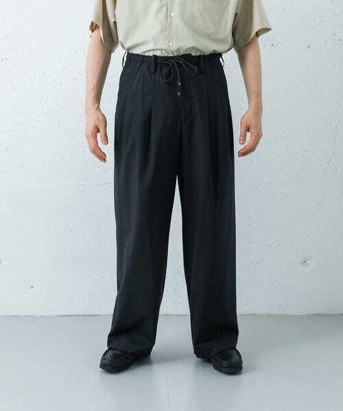 URBAN RESEARCH（アーバンリサーチ）の「MARKAWARE　TRIPLE PLEATED EASY TR（その他パンツ・メンズ・BEIGE/CHARCOAL/BLACK・1/2）」の6枚目の写真