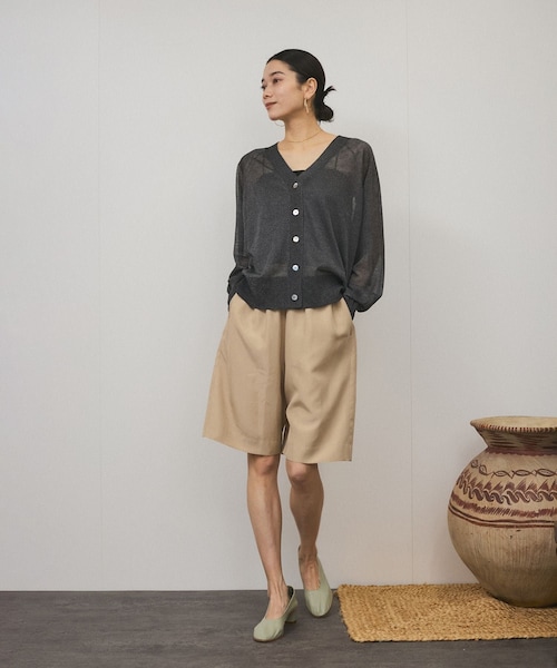 ADAM ET ROPE'（アダムエロペ）の「ブライトラメVネックシアーカーディガン［一部WEB限定カラー・手洗い可能］（カーディガン/ボレロ・レディース・ブラック/グレー/ピンク/ゴールド/シルバー/ライトグレー・F）」の20枚目の写真