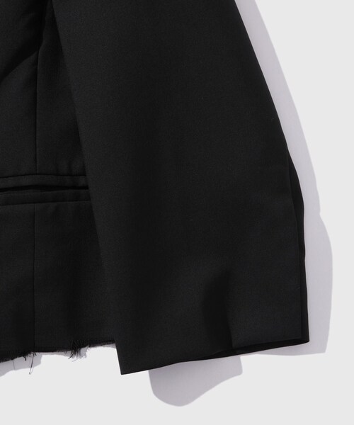 ADAM ET ROPE'（アダムエロペ）の「【CODA/コーダ】WOOL CUT OFF DOUBLE BREASTED LENTO BLAZER（テーラードジャケット・メンズ・ブラック・1/2）」の6枚目の写真
