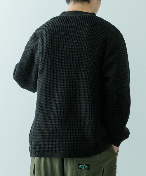 ITEMS URBANRESEARCH(アイテムズ アーバンリサーチ)の「ワッフル編み Vネックニットカーディガン(カーディガン/ボレロ・メンズ・MOC/OFF/BLK/CHA/OLV・S/M/L)」の18枚目の写真