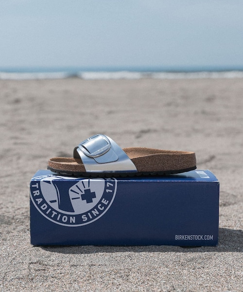 URBAN RESEARCH DOORS(アーバンリサーチドアーズ)の「BIRKENSTOCK EXCLUSIVE MADRID METALLIC(サンダル・レディース・SILVER/GOLD・35/36/37/38/39)」の5枚目の写真