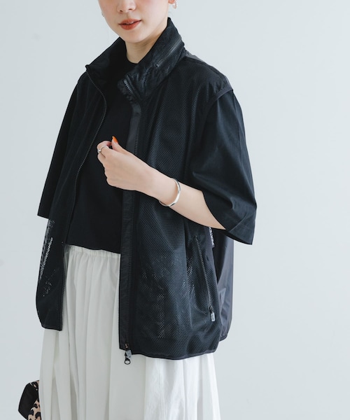 URBAN RESEARCH(アーバンリサーチ)の「MARMOT CAPITAL PERTEX FLONT MESH VEST(テーラードジャケット・レディース・BLACK/ROYAL BLUE・S)」の1枚目の写真