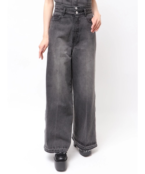 MURUA（ムルーア）の「サイドZIPスリットワイドデニム【セットアップ着用可】（デニムパンツ・レディース・ブラック/ブルー・1/2）」の2枚目の写真