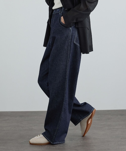 ADAM ET ROPE'(アダムエロペ)の「【KURO for SALON(クロ)】別注EASY TUCK DENIM INDIGO / デニムパンツ(デニムパンツ・レディース・ネイビー・0/1)」の6枚目の写真