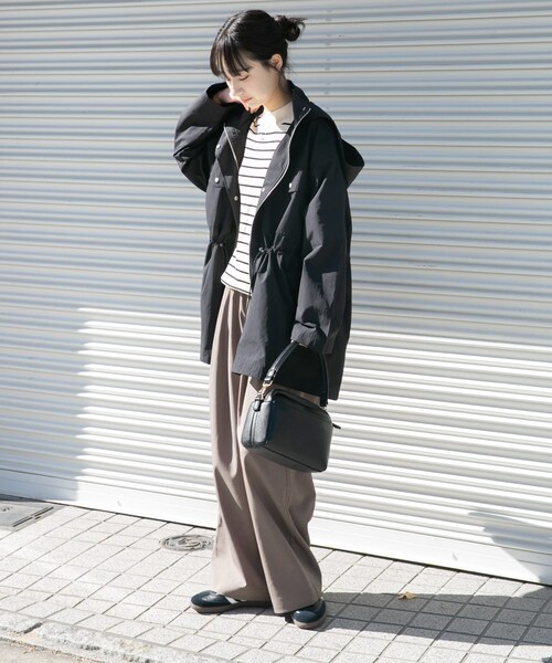 ITEMS URBANRESEARCH(アイテムズ アーバンリサーチ)の「『撥水/イージーケア』ライトフーディーブルゾン(ブルゾン・レディース・ECRU/BLK・Free)」の16枚目の写真