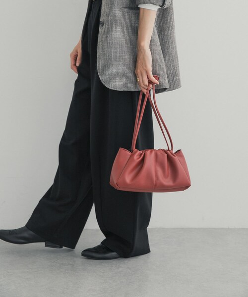 URBAN RESEARCH DOORS（アーバンリサーチドアーズ）の「2way巾着ショルダー（ショルダーバッグ・レディース・BLACK/L.GREIGE/YELLOW/AUBURN・-）」の21枚目の写真