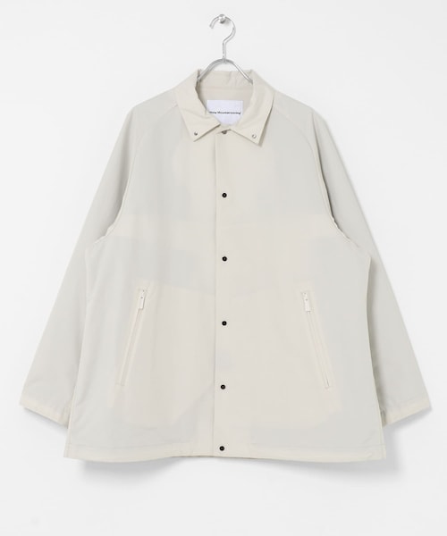 EKAL(エカル)の「White Mountaineering WINDSTOPPER COACH JACKET(テーラードジャケット・メンズ・OFF WHITE/BLACK/KHAKI/BURGUNDY・1/2)」の1枚目の写真