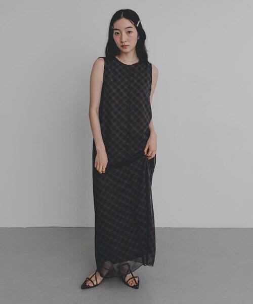 SENSE OF PLACE by URBAN RESEARCH(センスオブプレイスバイアーバンリサーチ)の「チェックシアーナローワンピース(ワンピース・レディース・BLACK/BROWN/BEIGE・One/COMPACT)」の4枚目の写真