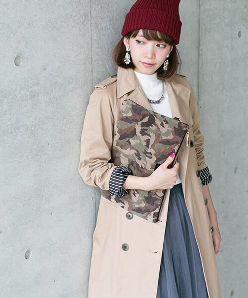 URBAN RESEARCH（アーバンリサーチ）の「jujube　レザーカモフラクラッチBAG（クラッチバッグ・レディース・BLK×CAMO/箔×CAMO・-）」の4枚目の写真