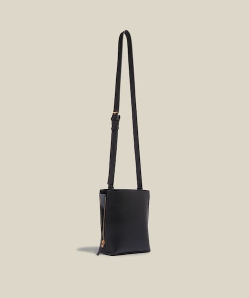 ROPE'(ロペ)の「【E'POR】Y BAG Shoulder Micro【超軽量】【WEB・一部店舗限定】(ショルダーバッグ・レディース・ブラック/ライトグレー/キナリ/ダークブラウン/ダークブラウン系・F)」の6枚目の写真