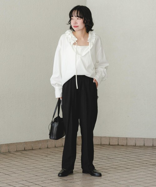 URBAN RESEARCH(アーバンリサーチ)の「『34サイズ/低身長向けも展開』 ポプリンイージーテーパードパンツ(その他パンツ・レディース・BEIGE/KHAKI GRAY/BLACK・34/36/38/40)」の22枚目の写真
