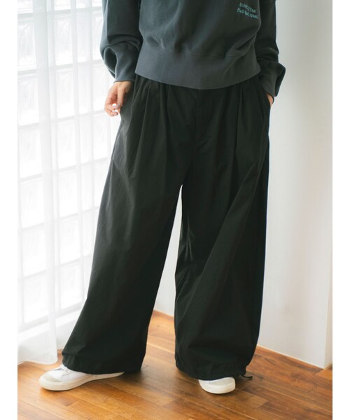 Ungrid（アングリッド）の「バレルレッグタックパンツ（その他パンツ・レディース・ブラック/ピンク/ベージュ・F）」の3枚目の写真